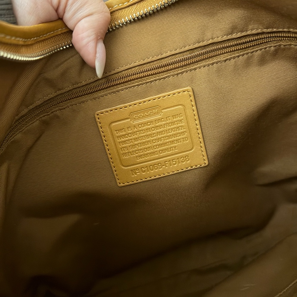 ✨NWOT - Coach Chelsea Heritage Signature Stripe Hobo Bag✨ - Picture 13 of 13